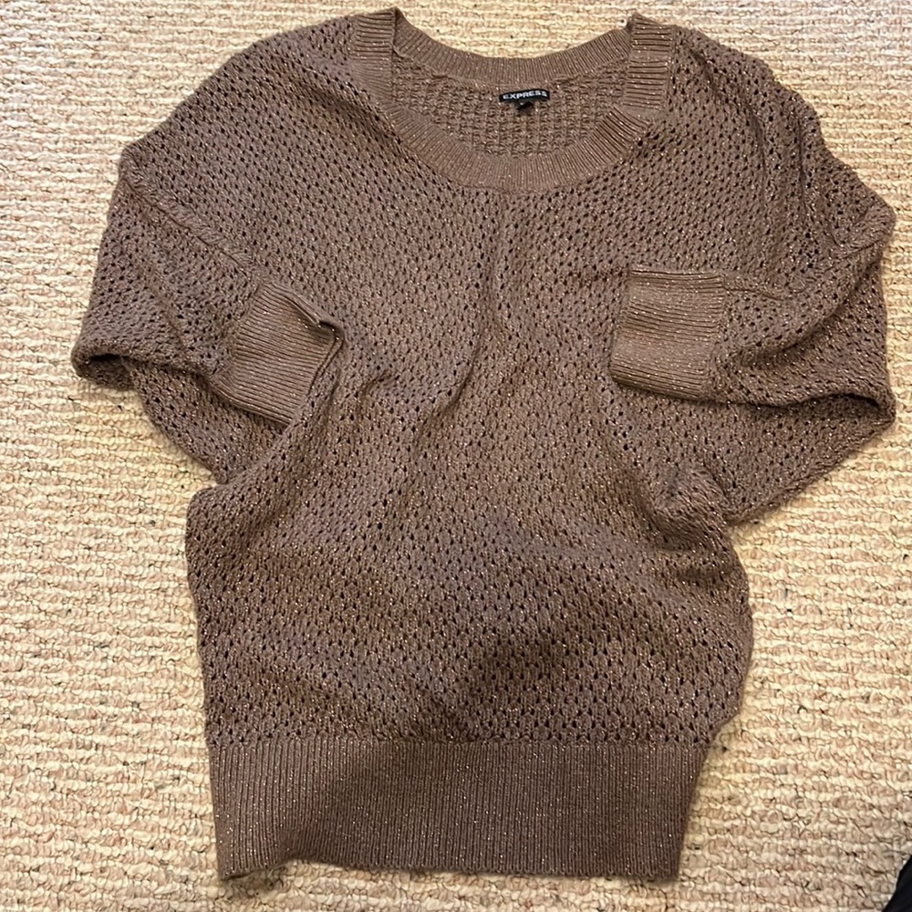brown top